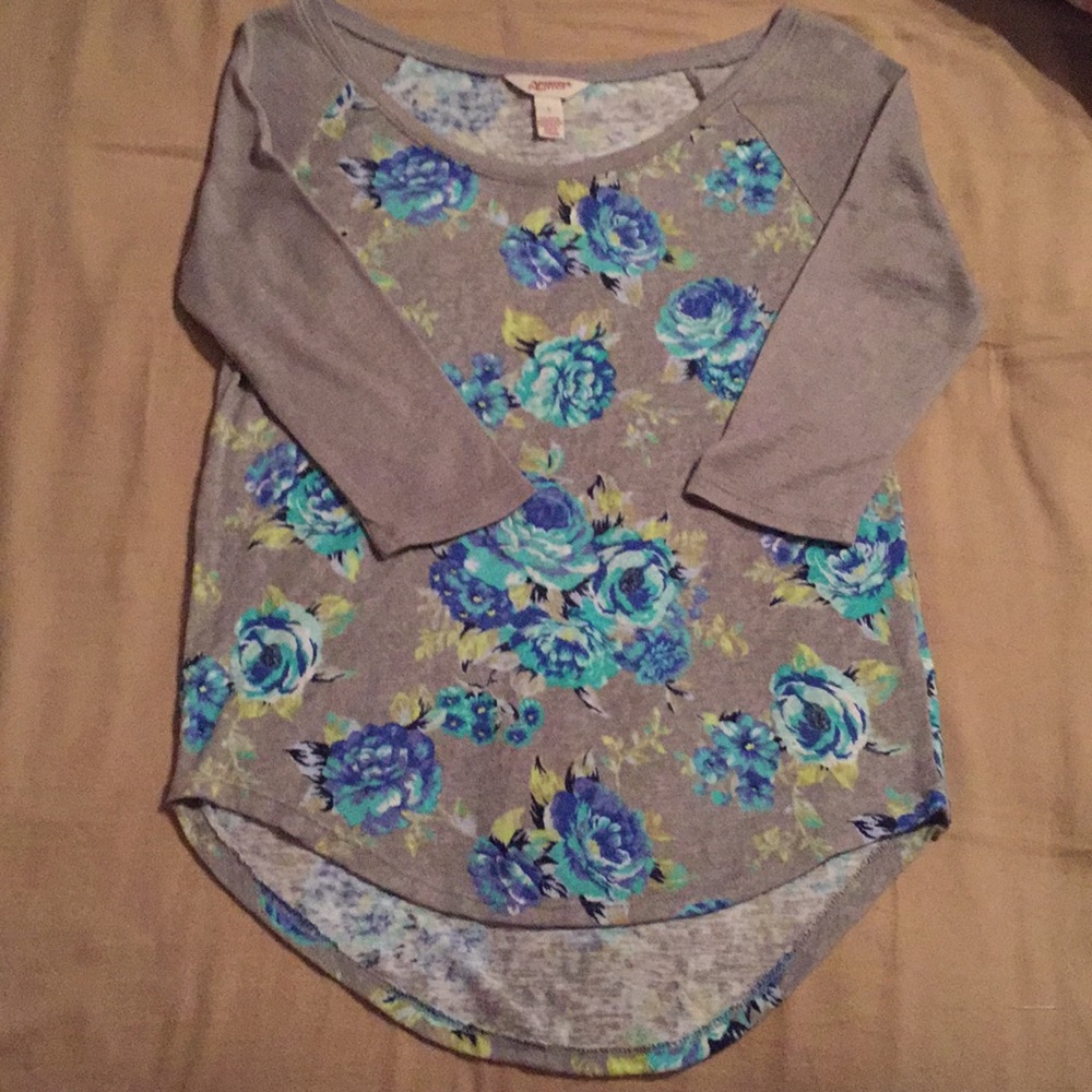 Floral Softball Style Top 🌺